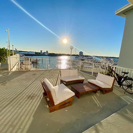 Luxurious Remodeled Direct Waterfront Apartment With Miami Skyline View And Outdoor Terrace Free Parking 5Min Drive To Miami Beach Exterior photo