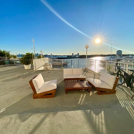 Luxurious Remodeled Direct Waterfront Apartment With Miami Skyline View And Outdoor Terrace Free Parking 5Min Drive To Miami Beach Exterior photo