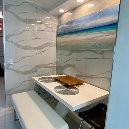 Luxurious Remodeled Direct Waterfront Apartment With Miami Skyline View And Outdoor Terrace Free Parking 5Min Drive To Miami Beach Exterior photo