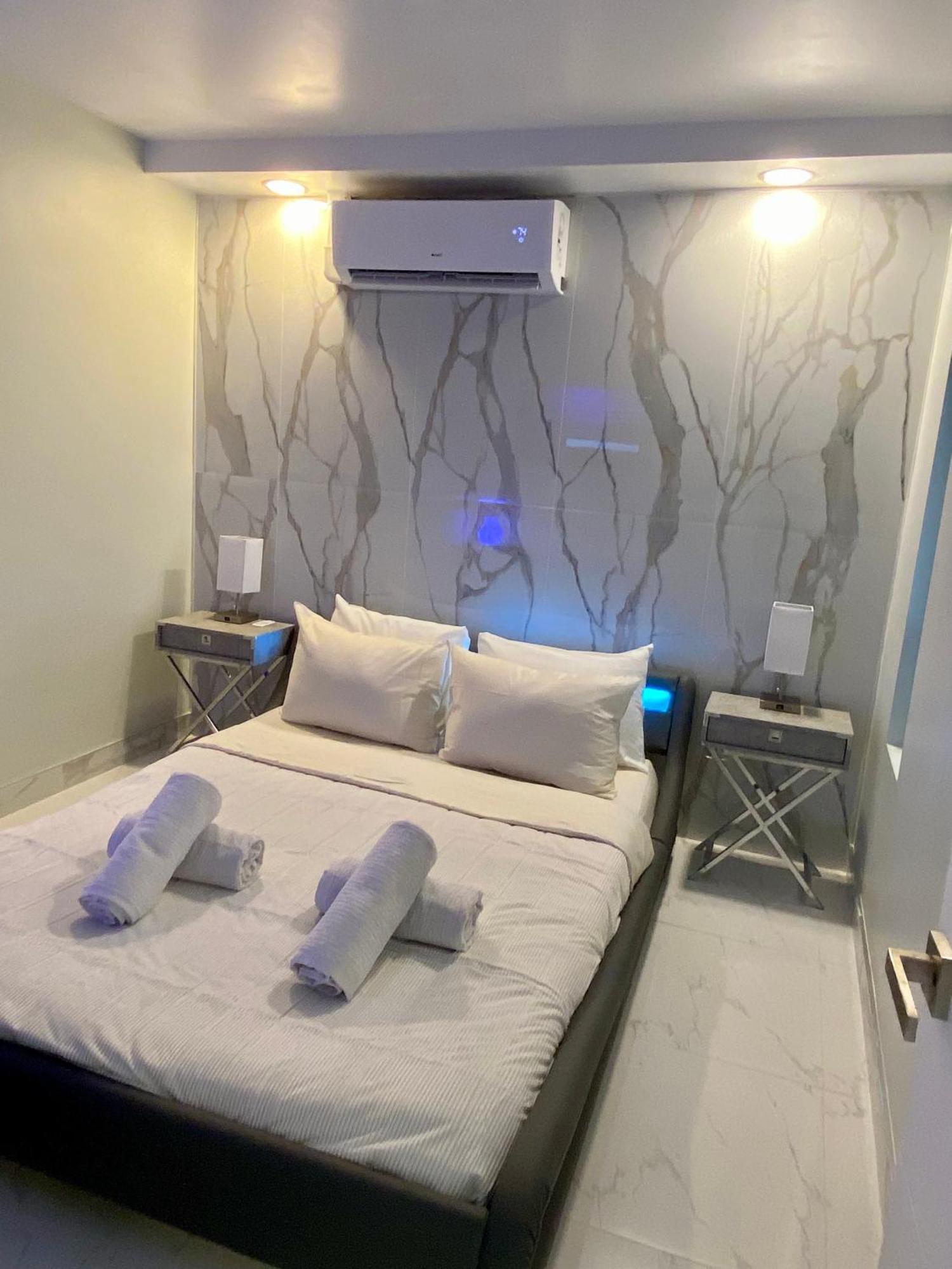 Luxurious Remodeled Direct Waterfront Apartment With Miami Skyline View And Outdoor Terrace Free Parking 5Min Drive To Miami Beach Exterior photo
