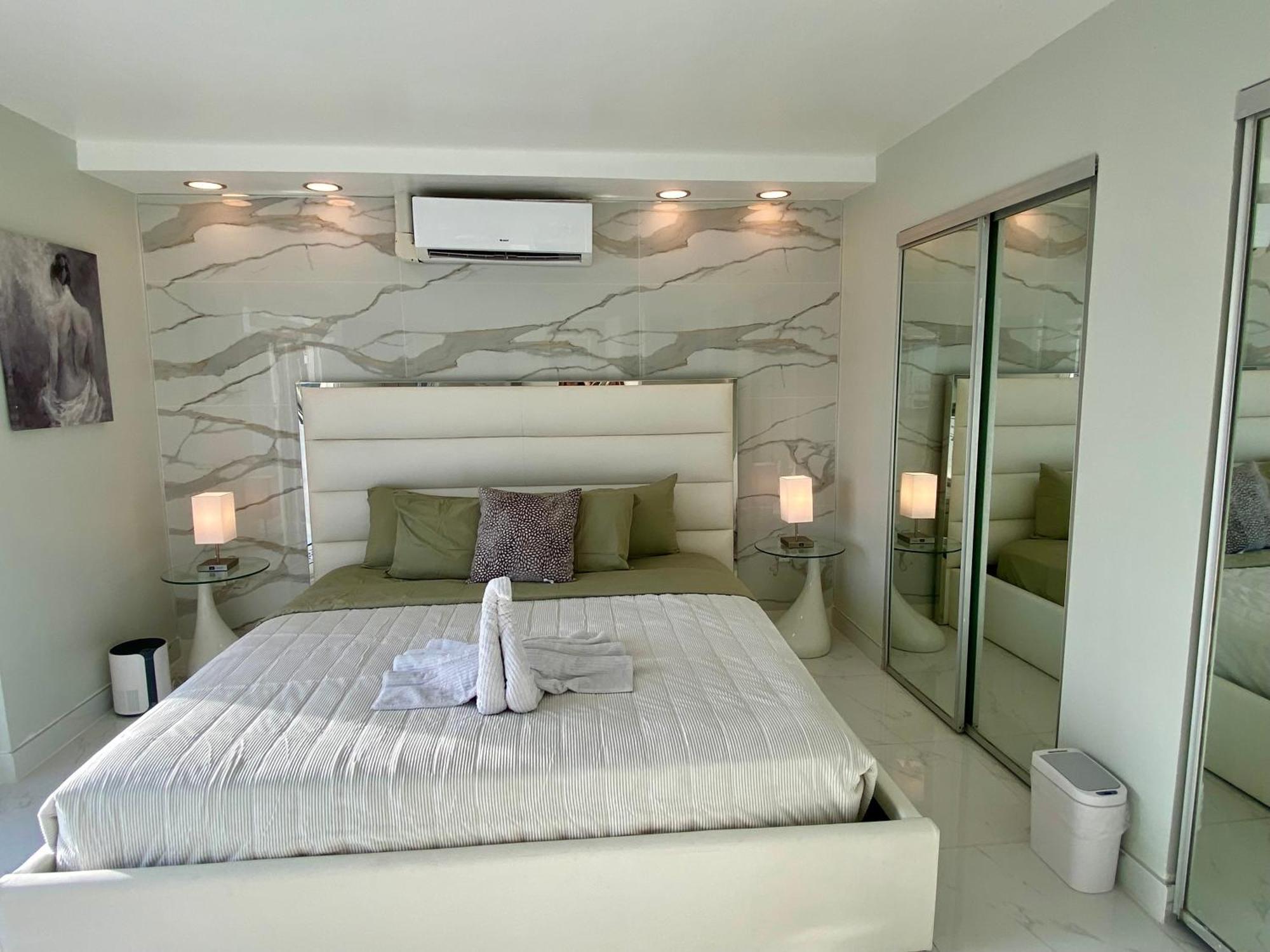Luxurious Remodeled Direct Waterfront Apartment With Miami Skyline View And Outdoor Terrace Free Parking 5Min Drive To Miami Beach Exterior photo