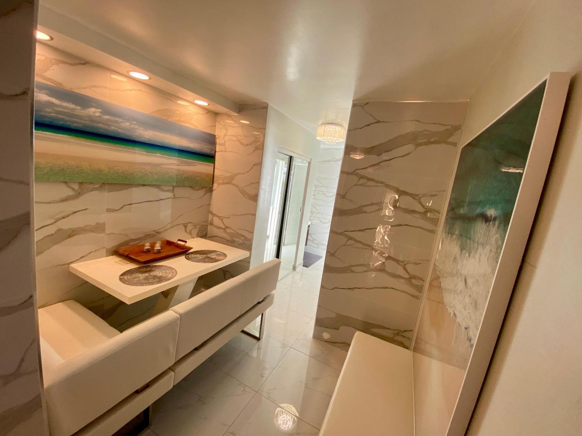 Luxurious Remodeled Direct Waterfront Apartment With Miami Skyline View And Outdoor Terrace Free Parking 5Min Drive To Miami Beach Exterior photo