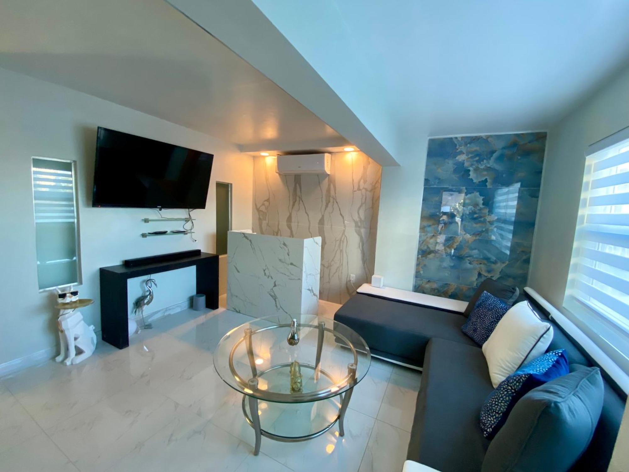 Luxurious Remodeled Direct Waterfront Apartment With Miami Skyline View And Outdoor Terrace Free Parking 5Min Drive To Miami Beach Exterior photo