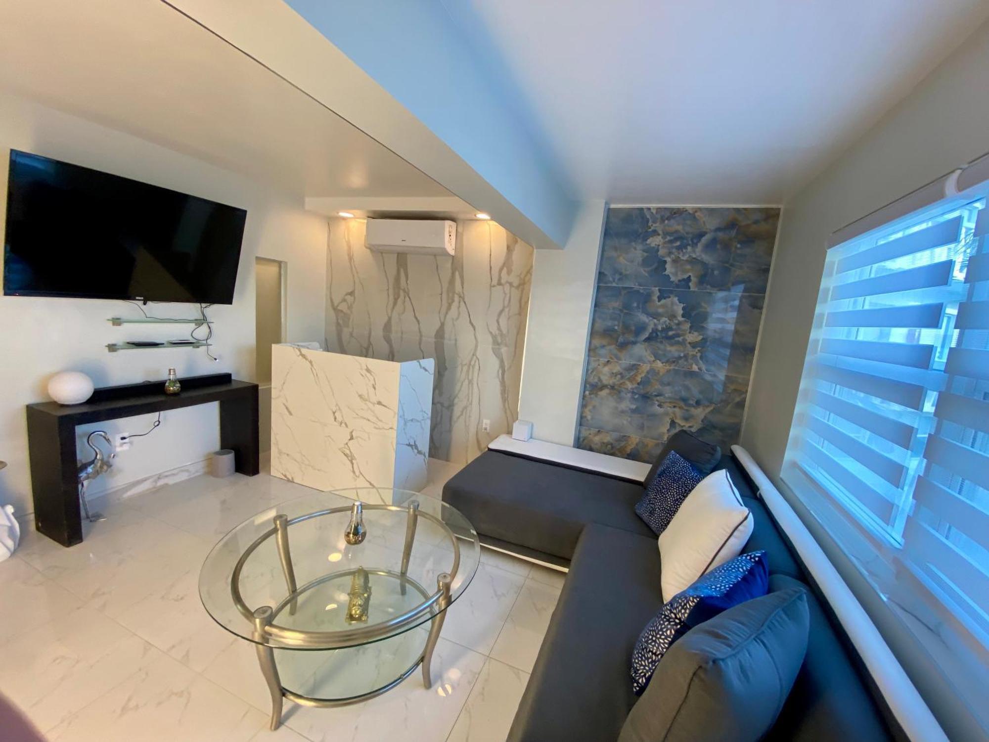 Luxurious Remodeled Direct Waterfront Apartment With Miami Skyline View And Outdoor Terrace Free Parking 5Min Drive To Miami Beach Exterior photo