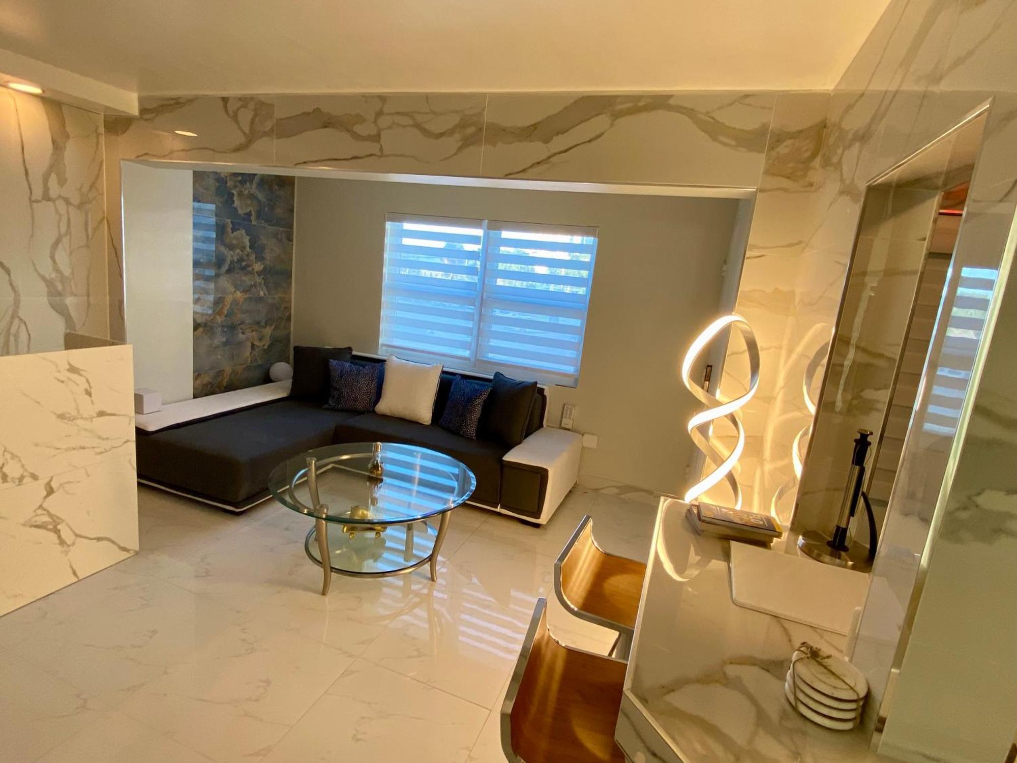 Luxurious Remodeled Direct Waterfront Apartment With Miami Skyline View And Outdoor Terrace Free Parking 5Min Drive To Miami Beach Exterior photo