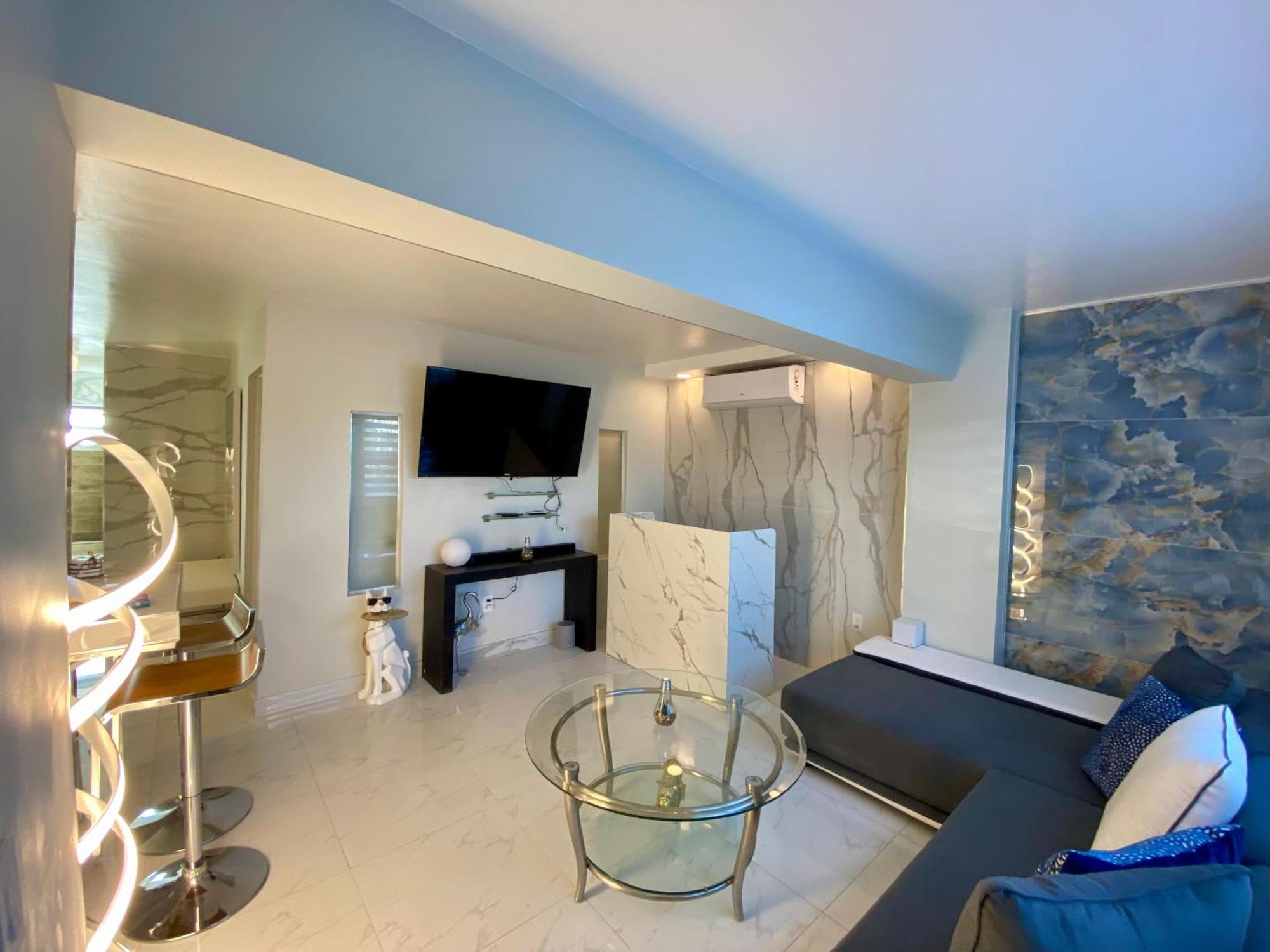 Luxurious Remodeled Direct Waterfront Apartment With Miami Skyline View And Outdoor Terrace Free Parking 5Min Drive To Miami Beach Exterior photo