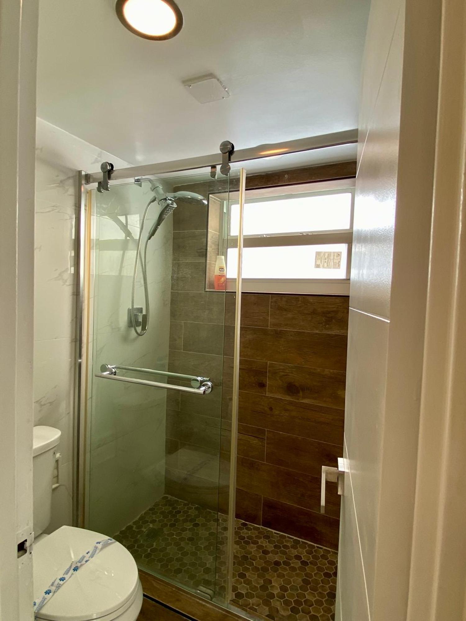 Luxurious Remodeled Direct Waterfront Apartment With Miami Skyline View And Outdoor Terrace Free Parking 5Min Drive To Miami Beach Exterior photo